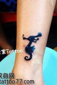 ခြေထောက်ကောင်းတဲ့ Totem hippocampus တက်တူးထိုးပုံစံ