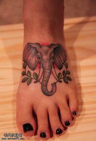 modello di tatuaggio testa di elefante piede
