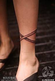 једноставан и леп узорак за тетоважу прстена за стопала