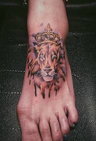 腳水彩皇冠獅子紋身