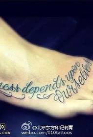 pede di fiore classicu corpu di mudellu tatuatu inglese