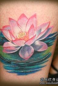 Oyoq 3D rangli lotus lotus barglari tatuirovkasi