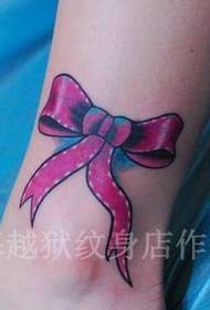 disegno del tatuaggio arco ragazza colore gamba