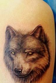 Schéinheetsbenen Wolf Head Tattoo Muster