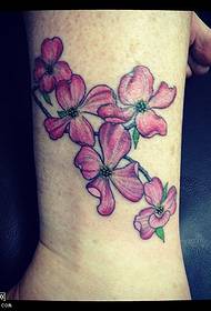 ніжний квітковий візерунок татуювання на щиколотці