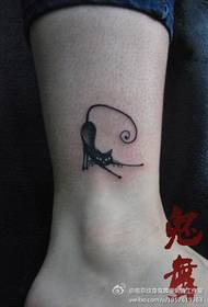 slatka mačka tetovaža uzorak koji djevojke vole