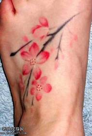 model de tatuaj de prune cu aspect bun