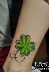 miguu ya wasichana mtindo wa kupendeza wa rangi ya jani nne-mfano wa tattoo