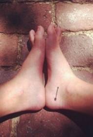 dekleta stopala črta črta geometrijski elementi puščice slike tatoo