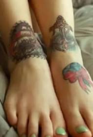 9 per a les instal·lacions del tatuatge del peu Instep