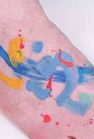 pēdas tintes krāsas tetovējuma raksts