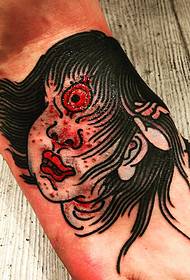 Modello del tatuaggio del piede mostro