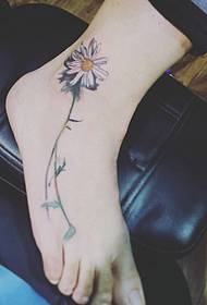 tattoo puellae parvae primula pes