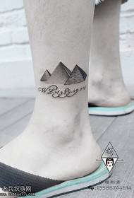 trīsdimensiju kalna tetovējuma raksts uz potītes