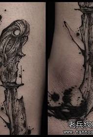 Walo ang European at American splash tinta dagger tattoo pattern