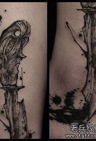 Нишони tattoo лаппиши шишаи аврупоӣ ва амрикоӣ
