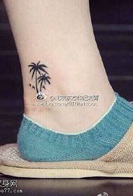 Mchoro wa Tatoo la Mti wa Nazi kwenye Ankle