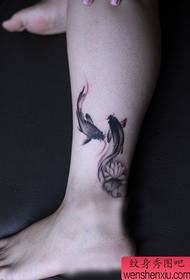 modello di tatuaggio di loto calamaro pittura a inchiostro bella ragazza