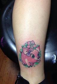 A cor do nocello pódese ver a imaxe de tatuaje de porco de debuxos animados