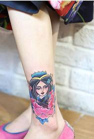 Tá pictiúir rúitín álainn agus glan pátrúin chartúin tattoo geisha