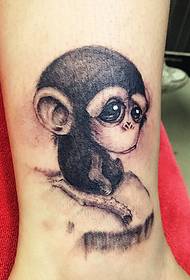 i grandi occhi sui piedi nudi simpatici tatuaggi di scimmie sono particolarmente carini