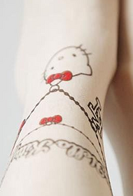 tatouage de cheville dessin animé pied de femme
