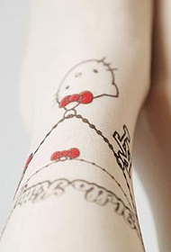 tatuaggio della caviglia del fumetto del piede della donna