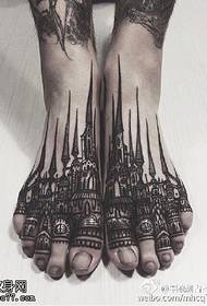 modello bellissimo tatuaggio piede castello