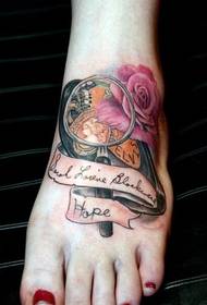 instep creativo Realistic rose rosa sottu a lente inglesa di mudellu