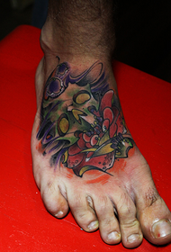 Instep blomst og skallen tatovering