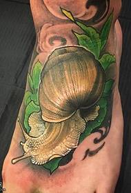 patrón de tatuaje de caracol en el pie