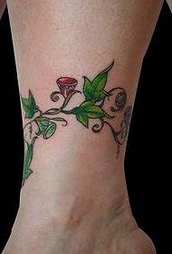 model i tatuazhit me pemë me ngjyra të këmbëve