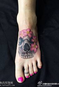patrón clásico de tatuaxe en flor de cereixa