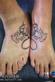 fot skorpion totem tatoveringsmønster