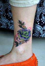 meisje benen rose tattoo patroon