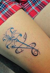 noga linija lila tetovaža uzorak