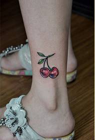 immagine della personalità della moda alla caviglia femminile bella bella tatuaggi ciliegia
