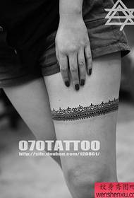modello sexy del tatuaggio del pizzo sexy delle gambe di bellezza