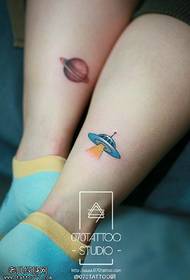 рисунок татуировки планеты на лодыжке
