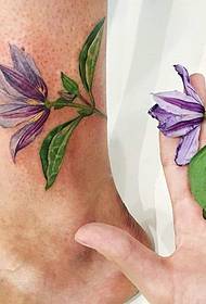 красивий квітковий візерунок татуювання на подушці дуже реалістичний