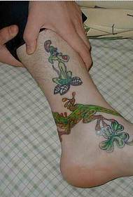 Imidwebo enhle yephethini ye-gecko tattoo ebukeka kahle onyaweni