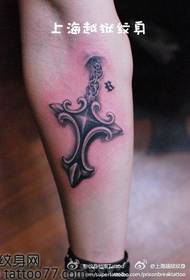 model popullor i tatuazheve zinxhir të varur nga kryqi i varur