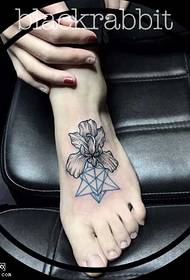 脚部个性花朵纹身图案