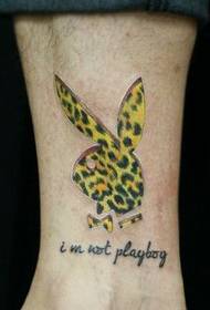 Modello di tatuaggio coniglio leopardo gamba