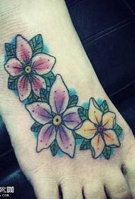 pėdų rožinės gėlių tatuiruotės modelis