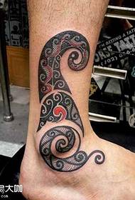 Reticolo del tatuaggio del fiore della vite del piede