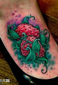 noga tetovaža uzorak jagoda