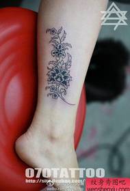 여자 다리 아름다운 꽃 덩굴 문신 패턴