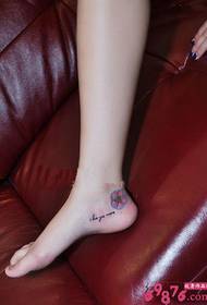 hermosos tobillos imagen de tatuaje de flor de cerezo fresca y hermosa
