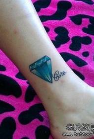 女の子の足の色のダイヤモンドのタトゥーパターン